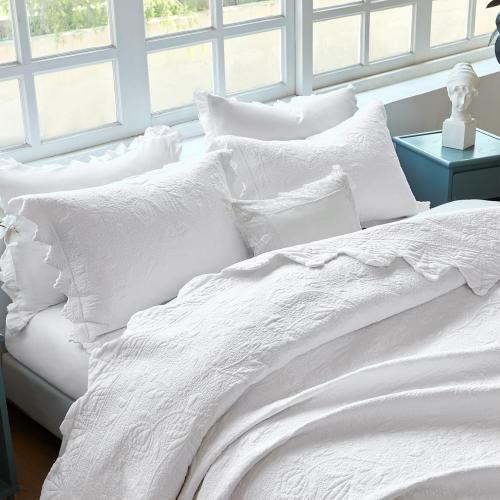 Brandream Premium White Cotton Quilt Set Oversized Queen Intricate Botanical Vine Stitching Scalloped Trim Lightweight All-Season Designer Bedspread 3-Piece