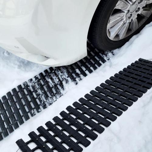 BASHIK Portable Recovery Traction Mat Tracks for Car/Truck in Mud, Snow, Ice，Sand Emergency Strong Grasping Strength Gloves and 1 Bag Attached（2 Pcs 47.5“ X 10.6”）