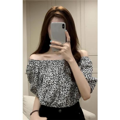 SizeM...KoHaL'S....onelength top Sweet and Slim Shortsleeved Shirt