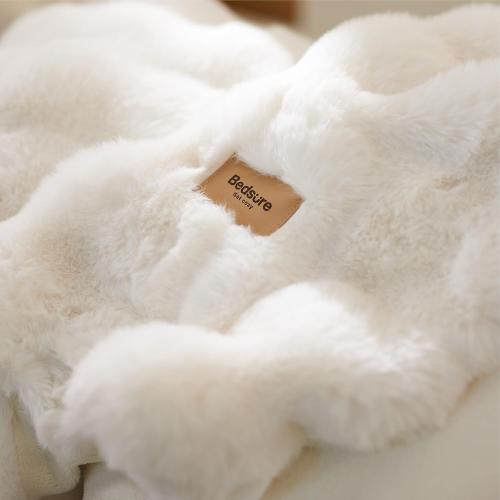 Bedsure GentleSoft Fluffy Faux Fur Throw Blanket for Couch, Soft Fuzzy Fleece Blankets & Throws, Cream Bed Decor Cozy Gifts for Women Teen Girls, Minky Thick Warm Plush Gifts for Birthday, Anniversary