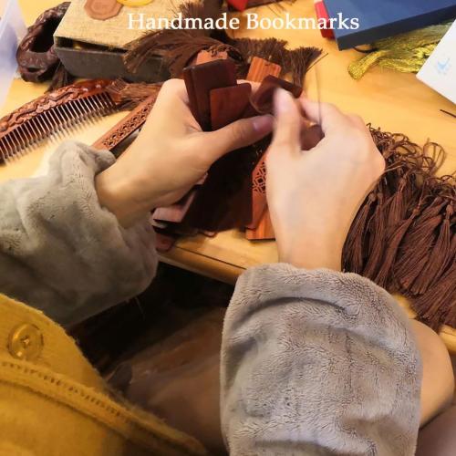 Wooden Bookmarks, Yaasilinage Unique Nature Wood Handmade Carving Bookmarks for Women Men, Cute Flower Dragonfly Butterfly Hollow Carving Aesthetic Book Bookmarks Set of 2 with Gift Box