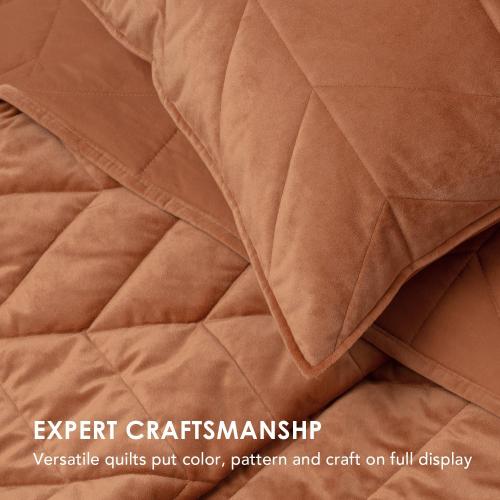 EverGrace 3 Pieces Luxurious Velvet King Quilts, Ultra Soft Lightweight Velvet Comforter Set, Matelasse Oversized Bedspread Coverlet for All Season with 2 Shams, Burnt Orange, 108x96