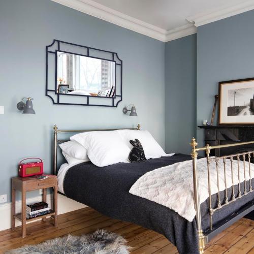 Black Mirror with Metal Frame, 40'' x 28'' Decorative Mirror for Living Room Decor, Large Irregular Wall Mirror for Entryway, Dining Room, Bathroom