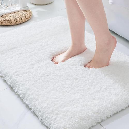 ILANGO White Christmas Bathroom Rugs 24 × 17 Non Slip & Super Absorbent Extra Thick Soft, Washable Bath Mat for Floor, Non Shedding Microfiber Plush Shaggy Bath Rug for Bathtub Shower Room Sink