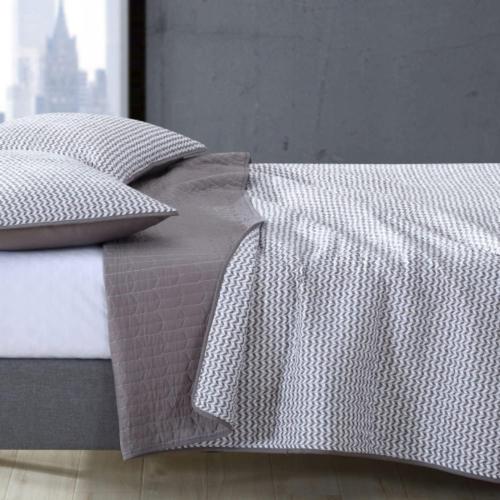 City Scene - Queen Quilt Set, Reversible Cotton Bedding with Matching Shams, Luxurious Bedding Set (Leaves Dark Grey, Queen)