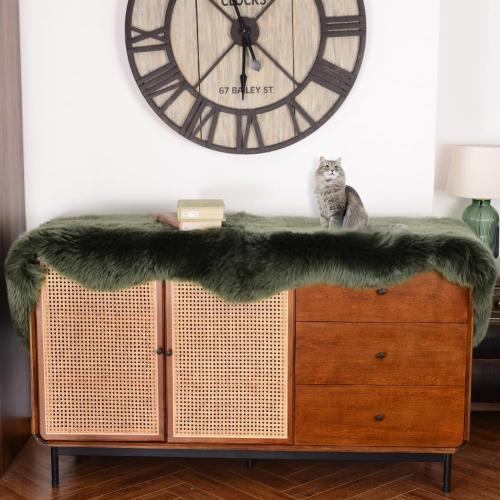 Green Premium Genuine Fur Sheepskin Rug Real Australia Sheepskin Natural Luxury Fluffy Lambskin Fur Area Rug Seat Covers for Kids Bedroom Sofa Chair Cover (Military Green, Double Pelt/2ft x 6ft)