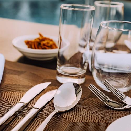 Set of 45-Piece Brightown Silverware Set Flatware Cutlery Set Service for 8, Durable Stainless Steel Tableware in Ergonomic Design Size and Weight, Kitchen Utensil Sets with Steak Knives, Rust-proof, Dishwasher Safe