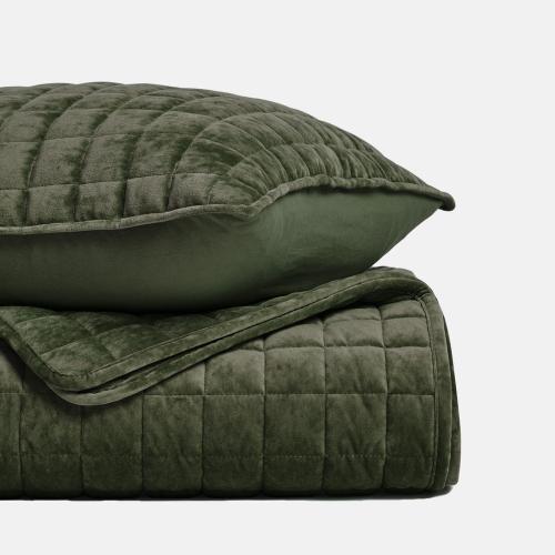 RECYCO Luxury Velvet Quilt Set, Lightweight Velvet Comforter Set, Oversized Bedspread Coverlet Quilted Bedding Set, with 2 Matching Pillow Shams, for All Season, Olive Green