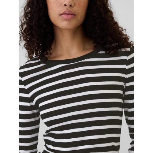 Large GAP Women's Long Sleeve Favorite Crew-Neck T-Shirt