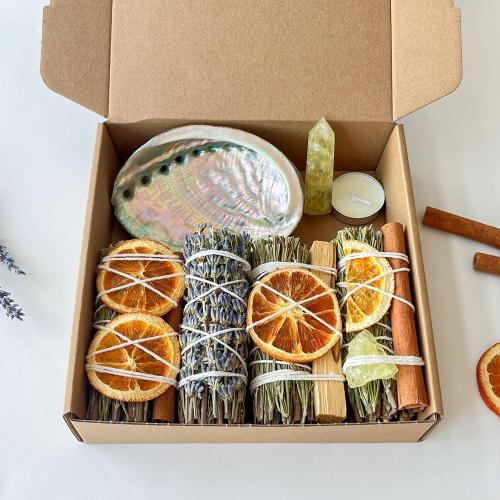 Calyza 7 Pcs Sage Smudge Kit – 4 Rosemary Palo Santo Bundles, Citrine Crystal Point & Candle, Lavender & Palo Santo Kit Sage kit for Meditation & Yoga Spiritual Healing - Home Energy Cleansing