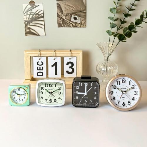 Small Analog Travel Alarm Clock, Battery Operated Desk Table Shelf Clock for Kids, Quieter Bedside Alarm Clocks for Bedrooms Bathroom Living Room Kitchen, Black