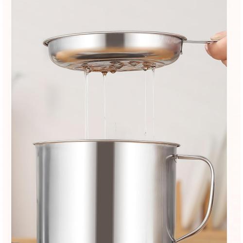 RIIPOO Grease Container for Kitchen, 34oz Bacon Grease Saver with Strainer, 410 Stainless Steel Cooking Oil Container Can, Oil Storage Keeper with Lid