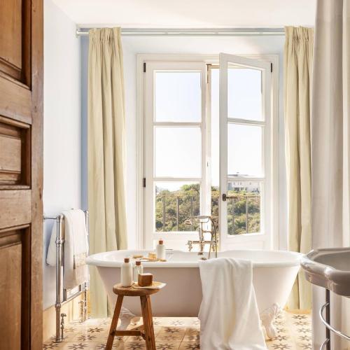 Brushed Nickel Shower Curtain Rods - 31-80 Inch Spring Tension Shower Rods for Bathroom, Adjustable, No Drilling, No Rust, Stainless Steel