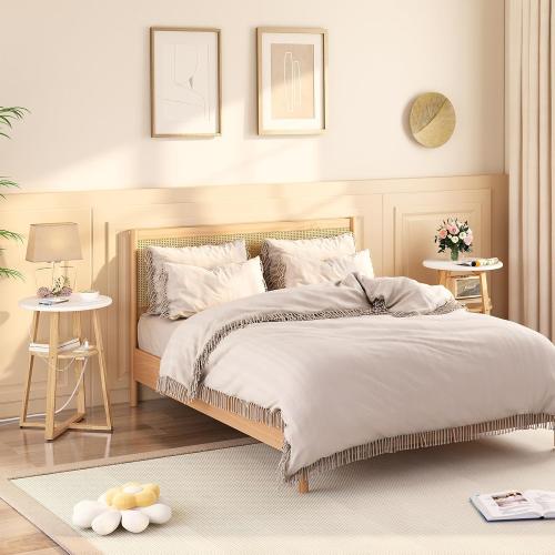 HOOBRO Round Side Table with Charging Station, Round Accent End Table with Bamboo Legs for Living Room, Bedroom, White and Natural YW101UBZ01
