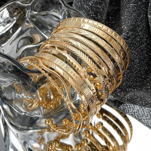 KISS WIFE Gold Open Cuff Bracelet Set for Women, Stackable Adjustable Bangle Set, Gold Tone Chunky Minimalist Layered Bracelets for Daily Wear Party Gift