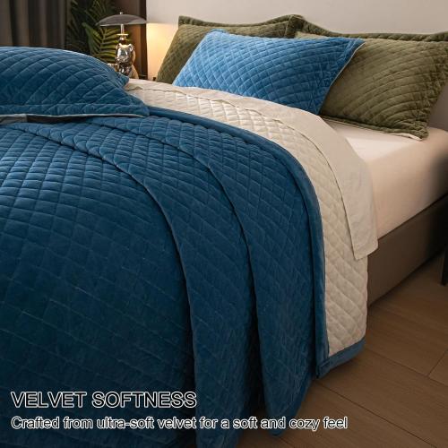 Queen Size Velvet 3-Piece Quilt Set - Ultra Soft Bedding with 2 Pillow Shams, Lightweight Reversible Coverlet Bedspread with Plaid Quilting for All Seasons, Royal Blue/White 90x96 Inches
