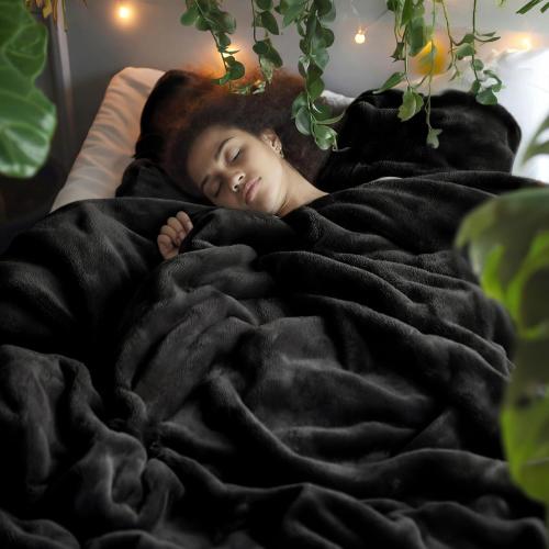 Bedsure GentleSoft Fleece Blankets King Size Black - Bed Blanket Soft Lightweight Plush Cozy Fuzzy Luxury Microfiber, 108x90 inches    **Black**