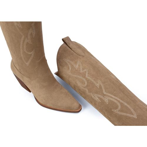 Women's cowgirl boots size 9 1/2