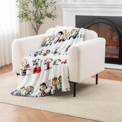 Berkshire VelvetLoft Peanuts Snoopy Cute Character Plush Throw Blanket, Peanuts Gang, Throw (55 x 70)