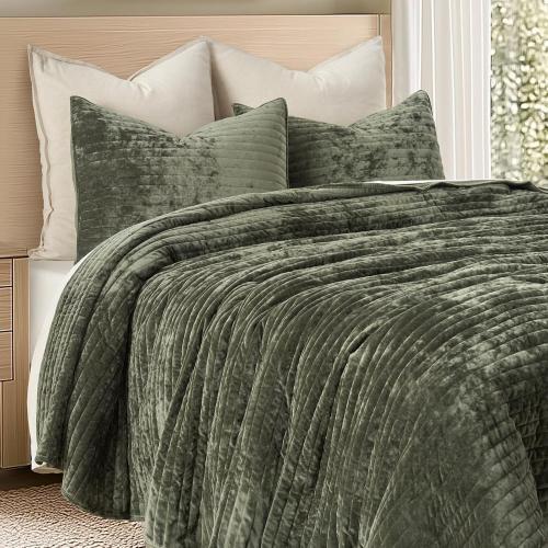 EVERGRACE Velvet Quilt Set Queen Size, Luxurious Soft Striped Channel Bedding Set, Lightweight Velvet Comforter for All Season, Quilted Bedspread Coverlet with 2 Matching Shams, Olive Green