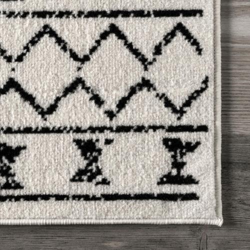 nuLOOM 6' 7 x 9' Indoor Performance Area Rug, Stain-Resistnat, Pet and Kid Friendly, Durable, High-Traffic, Noa ivory and black