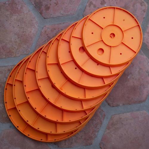Bloem Ups-A-Daisy 15 Round Planter Pot Lift Insert,1 Pack | Soil-Saving, Durable Resin Disks for Bulky Garden Planters and Pots | Drainage Holes