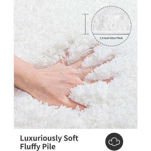 ILANGO White Christmas Bathroom Rugs 24 × 17 Non Slip & Super Absorbent Extra Thick Soft, Washable Bath Mat for Floor, Non Shedding Microfiber Plush Shaggy Bath Rug for Bathtub Shower Room Sink