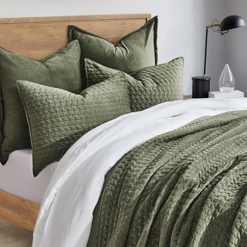 EverGrace Luxury Velvet Quilt Set King Size 3 Piece, Soft Cross-Stitch Velvet Comforter Set with Pillow Shams, Lightweight Coverlet Bedspread Bedding Set for All Seasons, Moss Green
