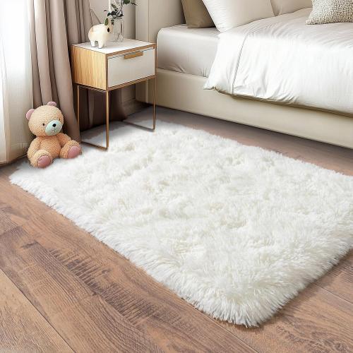 White fluffy area rug medium/small