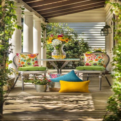 Pillow Perfect Bright Floral Indoor/Outdoor Chairpad with Ties Reversible, Tufted, Weather, and Fade Resistant, 15.5 x 16, Blue/Purple Gregoire 2 Count
