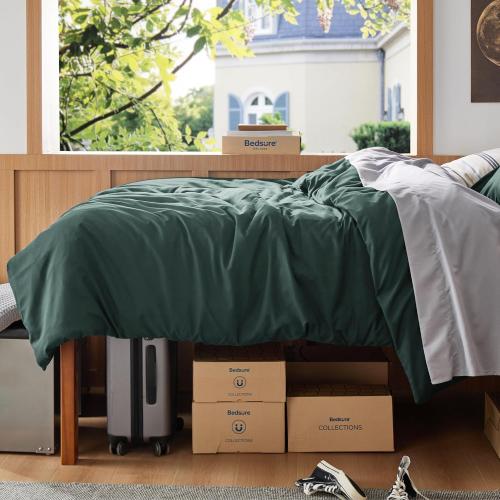 Bedsure Duvet Cover Twin/Twin XL Size - Soft Double Brushed Bedding Set for Kids & Adults, Zipper Closure, 2 Pieces, Includes 1 Duvet Cover (68x90) & 1 Pillow Sham, NO Comforter, Forest Green