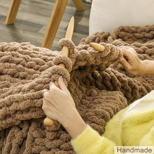 WESHIONGOO Chunky Knit Blanket Throw Knitted Throw Blankets for Couch Bed Fluffy Soft Blanket with Jumbo Chenille Yarn Thick 100% Handmade (Brown)