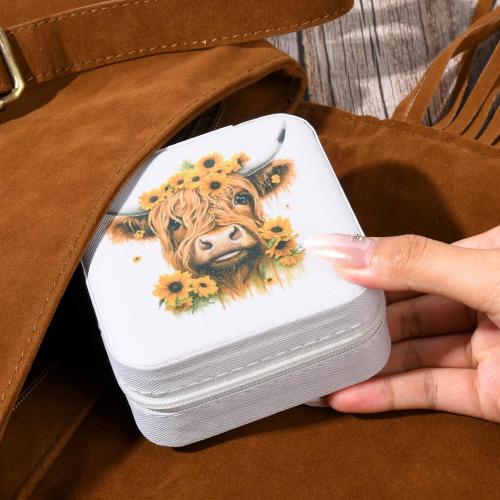 CEELGON Western Jewelry Box Case Gift Highland Cow Print Travel Jewelry Organizer Christmas Gifts for Teen Girls Cowgirl Stuff Small Portable Travel Accessories for Women (Sunflowers Highland Cow)