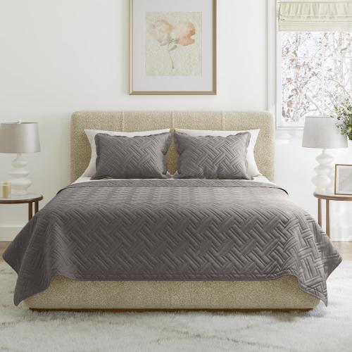 Queen Quilt BeddingQueen Bedspread and 2 Pillow Shams with Embossed Diamond Pattern - Lightweight Bed Set for All Seasons - Soft Microfiber Coverlet (Gray)