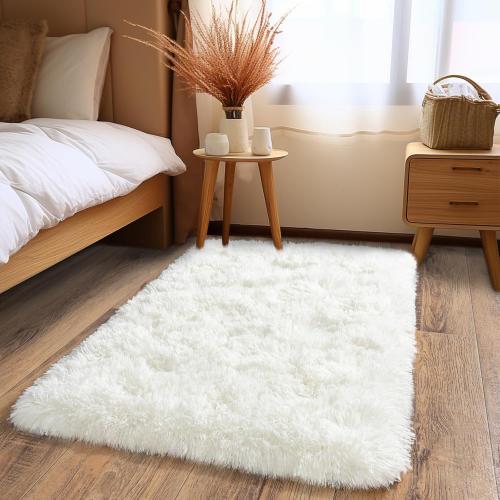 White fluffy area rug medium/small