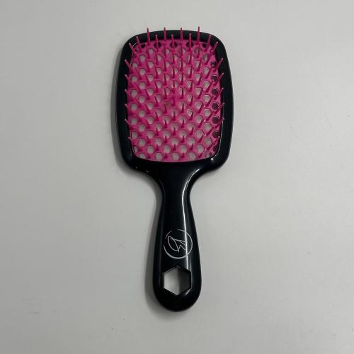 The Bridger-ton LifeStyle detangling brush effortlessly and painlessly removes knots and tangles from even the most unruly hair Black/White (Black/Red Rose)