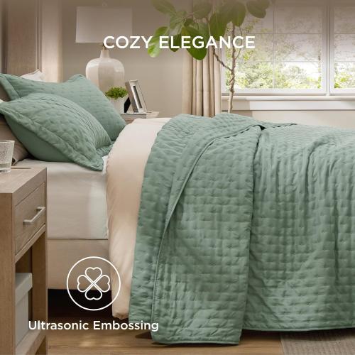 Bedsure Quilt - Sage Green Bedspread & Lightweight Comforter, Modern & Boho Coverlet with Clover Pattern, Ultra Soft All-Season Bedding
