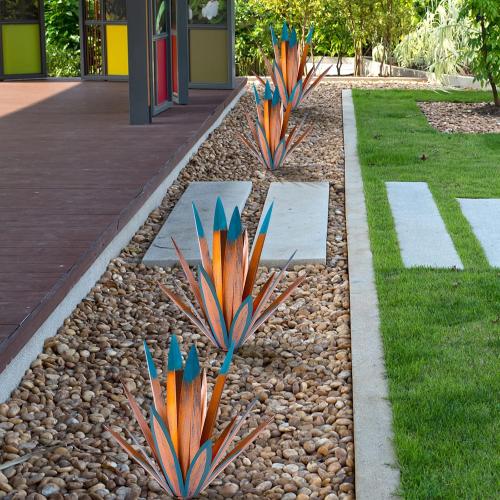 Homight Large Agave Sculpture Rustic Metal Agave Plant Outdoor Interior Decoration Outdoor Lawn Decoration Yard Wooden Posts Matching Garden Suitable for Patio