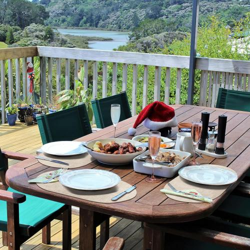 Placemats for Dining Table Set of 8 Non-Slip, Heat Resistant Oval Leather Placemat Double Layer, Waterproof Table Mats Easy to Clean for Kitchen Dining Room Coffee Office Table, Beige