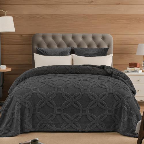 Fleece Blanket King Size for Bed, 510GSM Fleece Lightweight Yet Warm Blanket, No Shed No Pilling, Tufted Jacquard Cozy Thick Bed Throw for Home Decor Christmas, Dark Grey