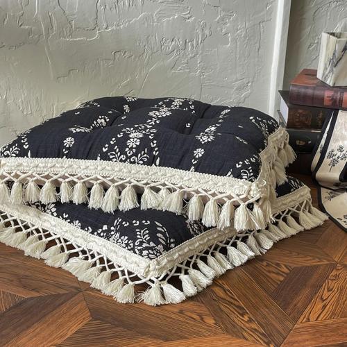 Set of 2 Floral Printed Chair Pads with Tassels Cotton Linen Square Chair Cushions Seat Cushion for Living Room Kitchen and Officewooden Chair (Black)