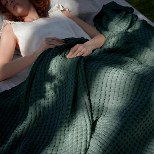 Bedsure Cooling Cotton Waffle Queen Size Blanket - Lightweight Breathable Blanket of Rayon Derived from Bamboo for Hot Sleepers, Luxury Throws for Bed, Couch and Sofa, Dark Green, 90x90 Inches