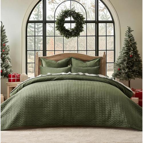 EverGrace Luxury Velvet Quilt Set Queen Size 3 Piece, Soft Cross-Stitch Velvet Comforter Set with Pillow Shams, Lightweight Coverlet Bedspread Bedding Set for All Seasons, Loden Green