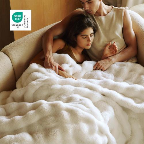 Bedsure GentleSoft Fluffy Faux Fur Throw Blanket for Couch, Soft Fuzzy Fleece Blankets & Throws, Cream Bed Decor Cozy Gifts for Women Teen Girls, Minky Thick Warm Plush Gifts for Birthday, Anniversary