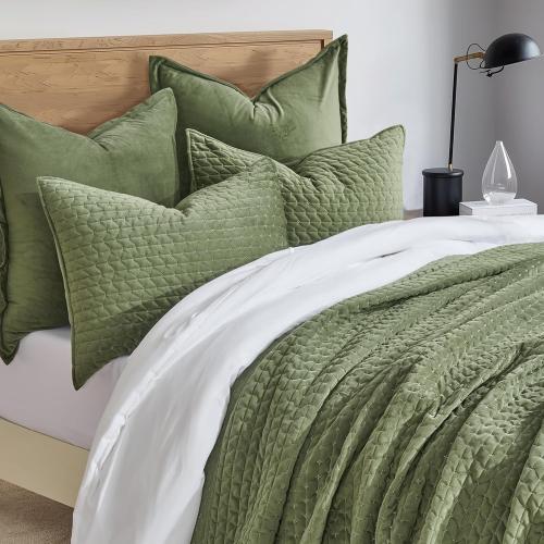 EverGrace Luxury Velvet Quilt Set Queen Size 3 Piece, Soft Cross-Stitch Velvet Comforter Set with Pillow Shams, Lightweight Coverlet Bedspread Bedding Set for All Seasons, Loden Green