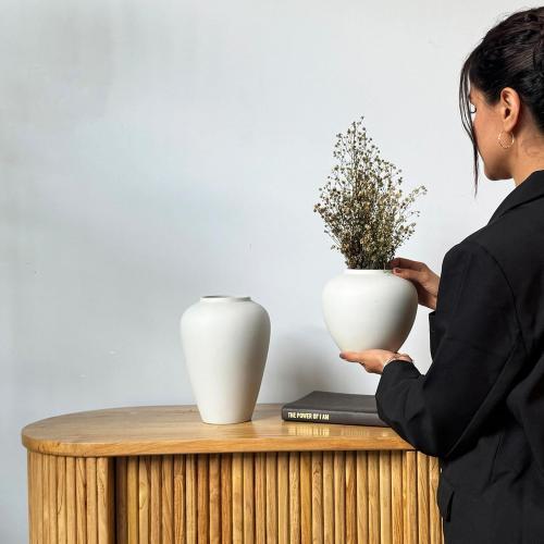 Ceramic Vase Matte White with a Rustic Texture, Flower Modern Trendy Minimalist Utensil Holder Farmhouse Round Vintage vase Bookshelf Dining Table Coffee Table Decor, Size 7 (18cm) 1 Pack