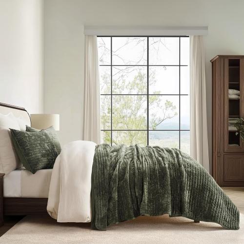 EVERGRACE Velvet Quilt Set Queen Size, Luxurious Soft Striped Channel Bedding Set, Lightweight Velvet Comforter for All Season, Quilted Bedspread Coverlet with 2 Matching Shams, Olive Green
