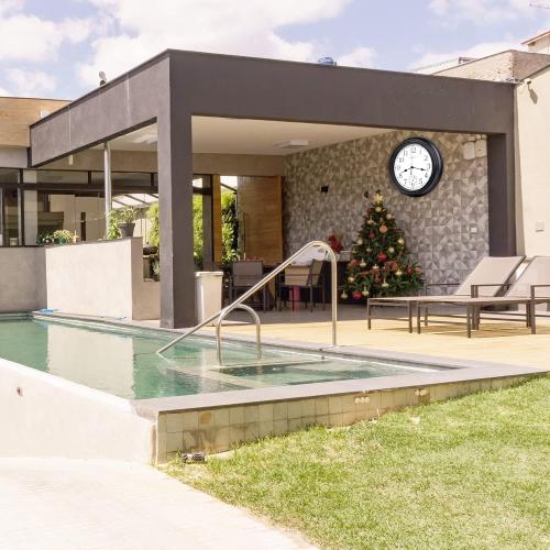 16 Inch Large Outdoor Clock Waterproof with Thermometer Retro Wall Clocks for Patio Pool Garden Home,Bronze