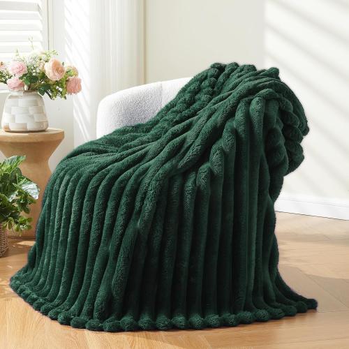 NEWCOSPLAY Super Soft Throw Blanket Dark Green Premium Silky Flannel Fleece 3D Ribbed Jacquard Lightweight Bed Blanket All Season Use (Dark Green Ribbed, Throw(50x60))