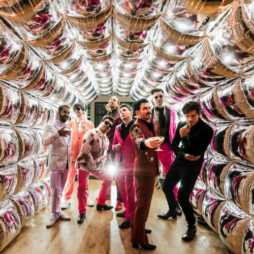 Chrome Silver Square Foil Balloon Wall Tunnel Arch Metallic Silver Balloon Garland Kit New Year's Eve Background Mylar Double Sided Flat Backdrop For Graduation Birthday Party Decorations